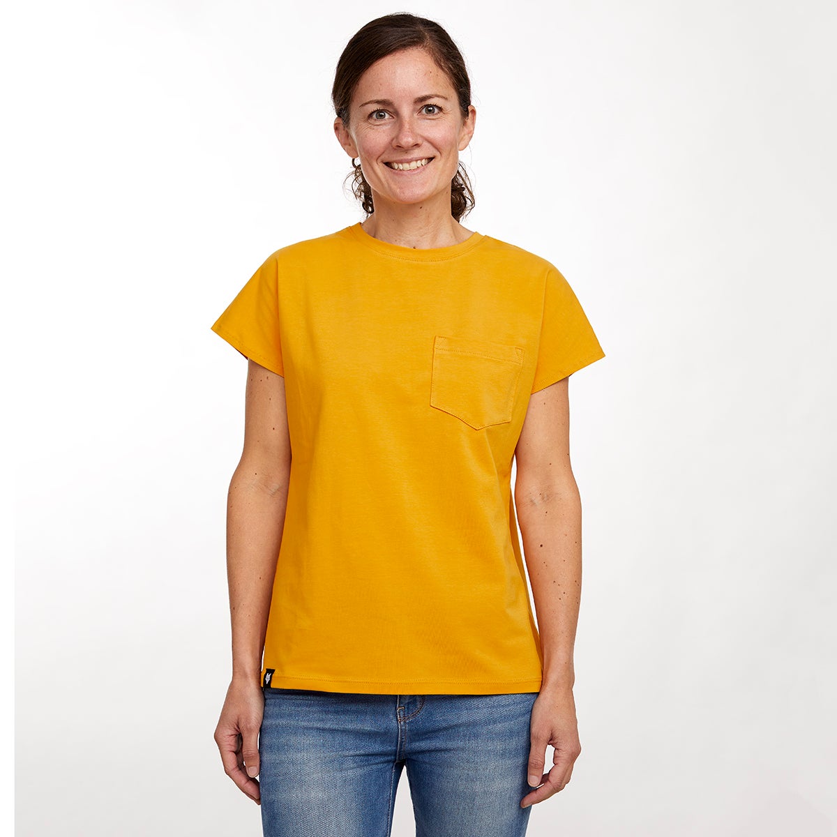 T shirt jaune moutarde en coton biologique. Fabriquee au Quebec par Chandaildeloup